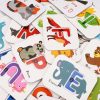 Litere si numere in joc educativ de engleza cu carti
